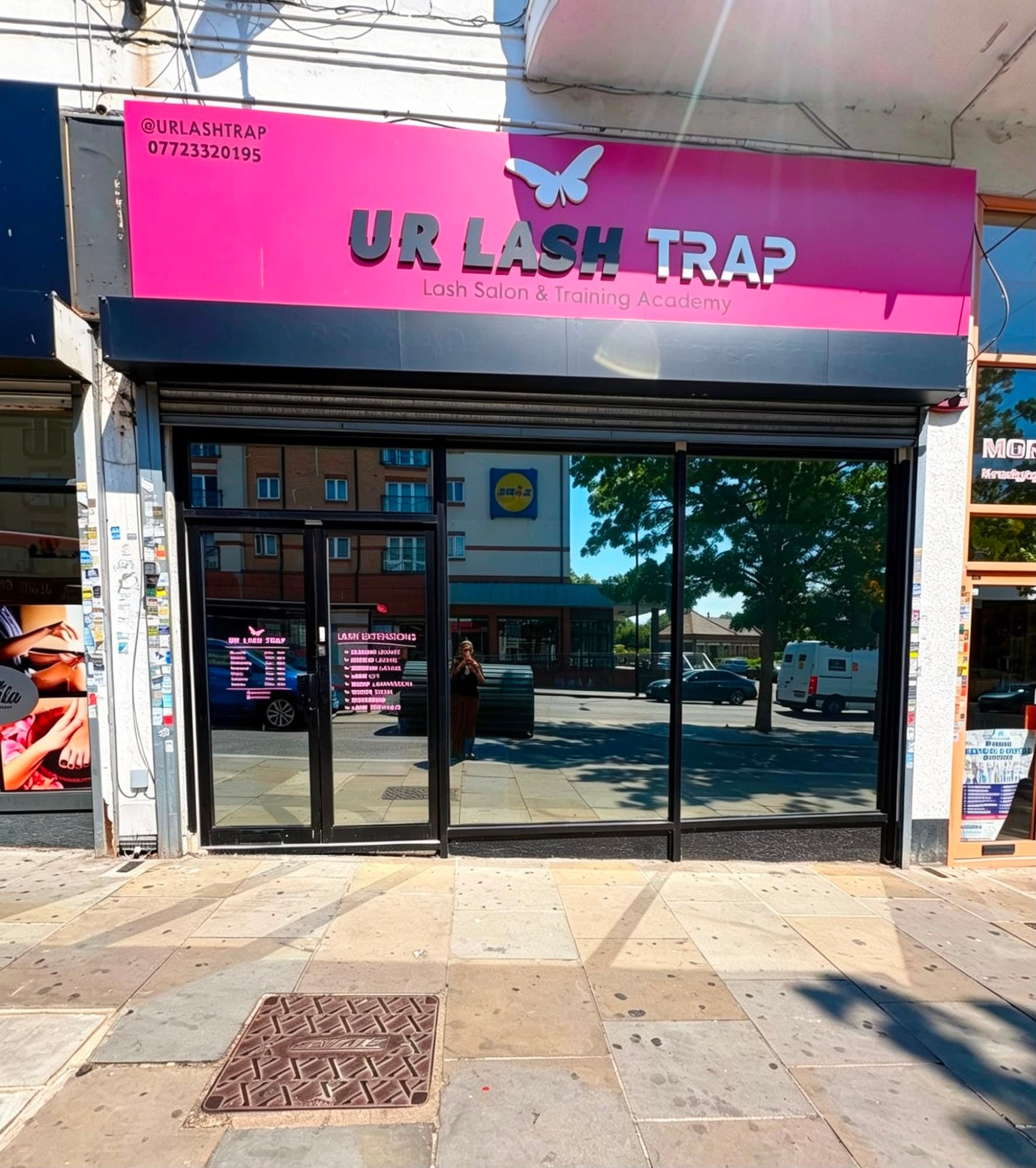 UR LASH TRAP storefront