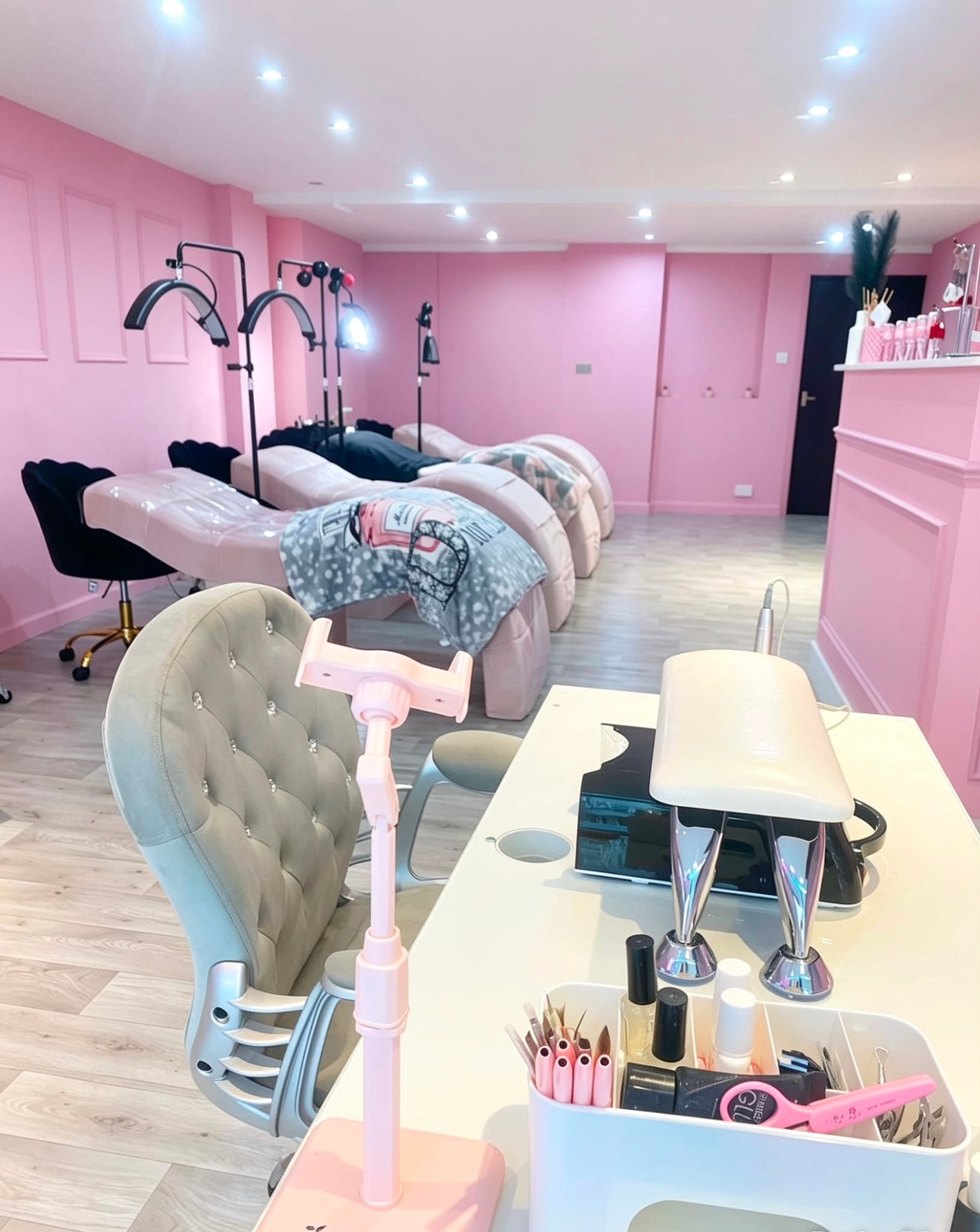 Lash beds inside the UR LASH TRAP studio